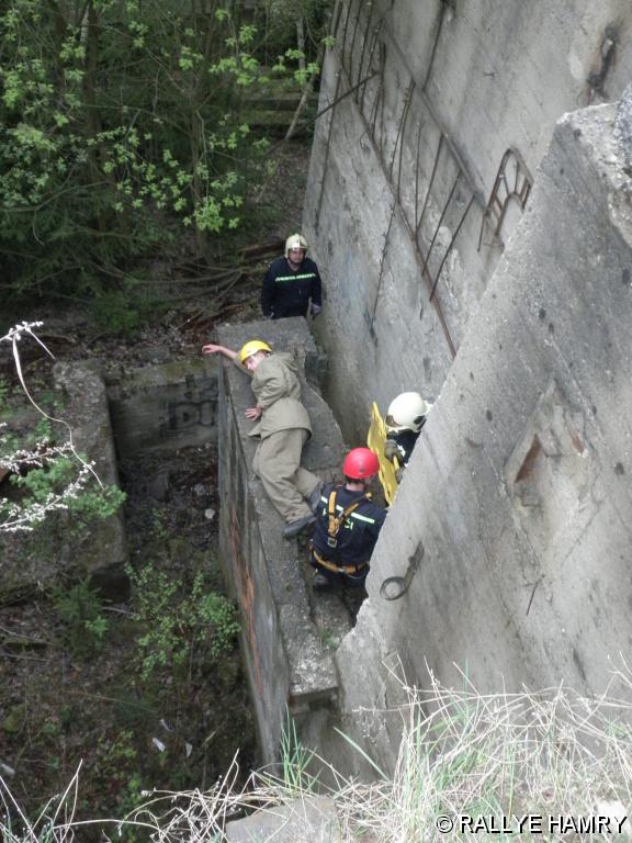 09.jpg - Úkol č.4 - vytažení osoby z drtičové šachty